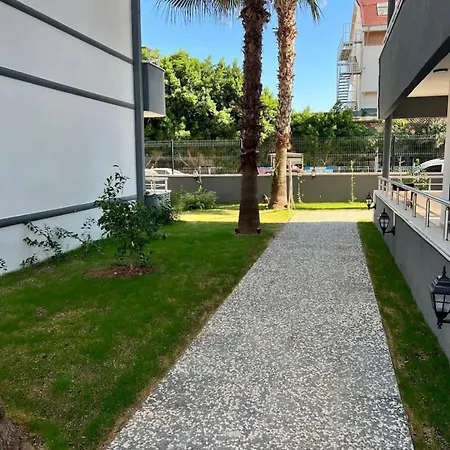 Blue House Apartman Side