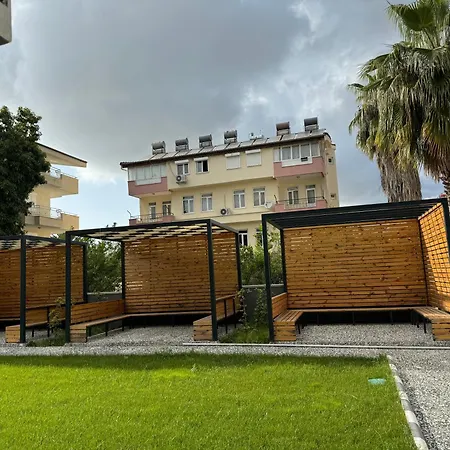 Blue House Apartman Side